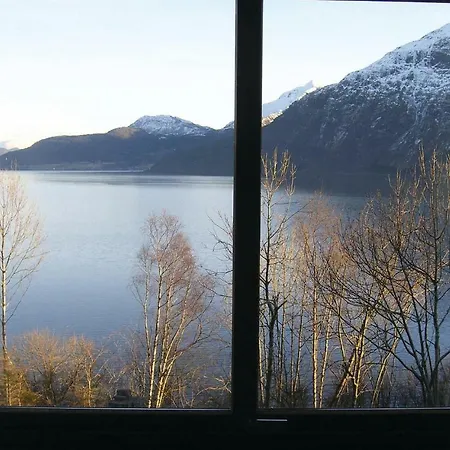 Holiday home Hundvik Nordfjordeid